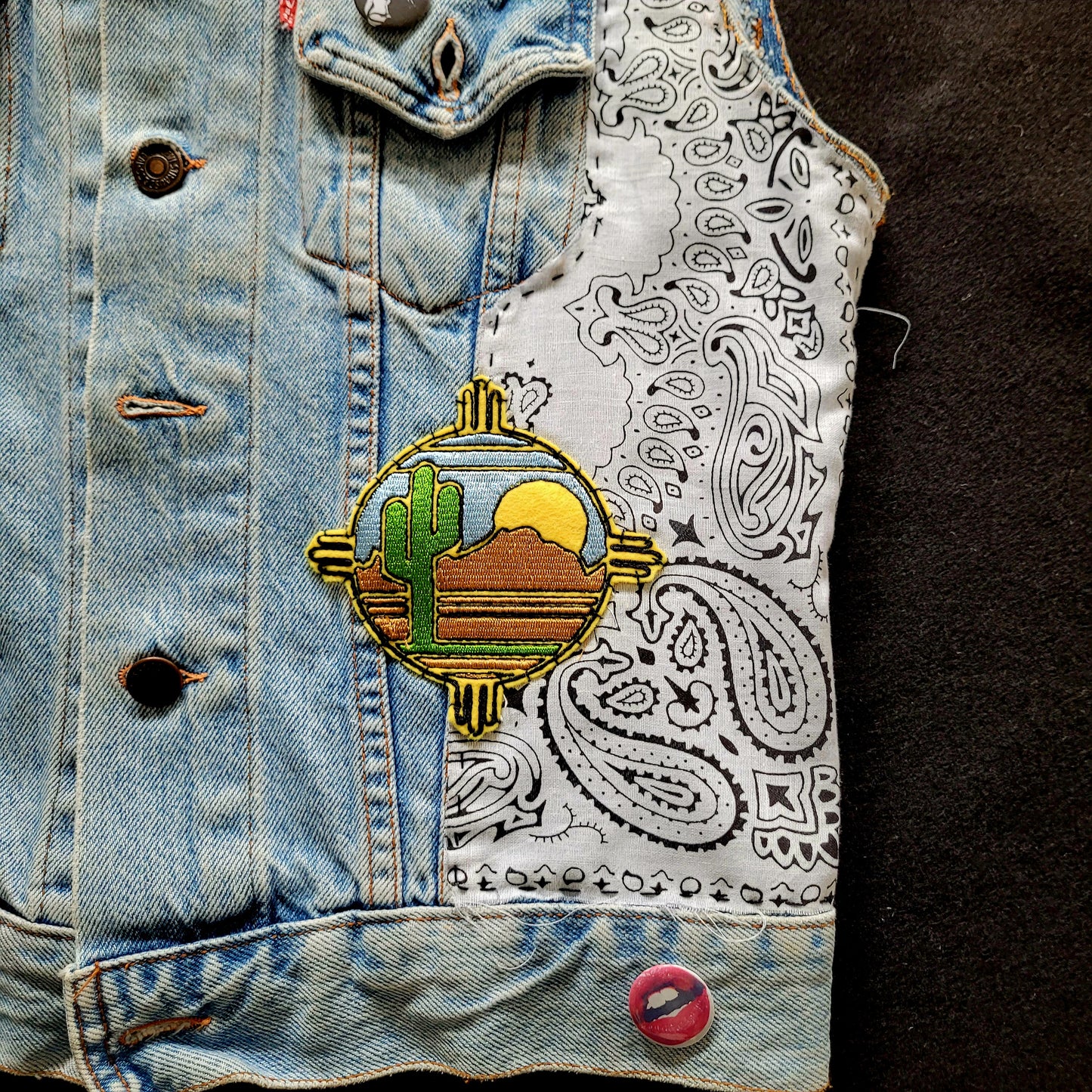 Handpainted  & Handembroidered  JACKET LEVI'S "My Chopper Babe " veste peinte et brodée à la main chopper girl - PUNK & COTON