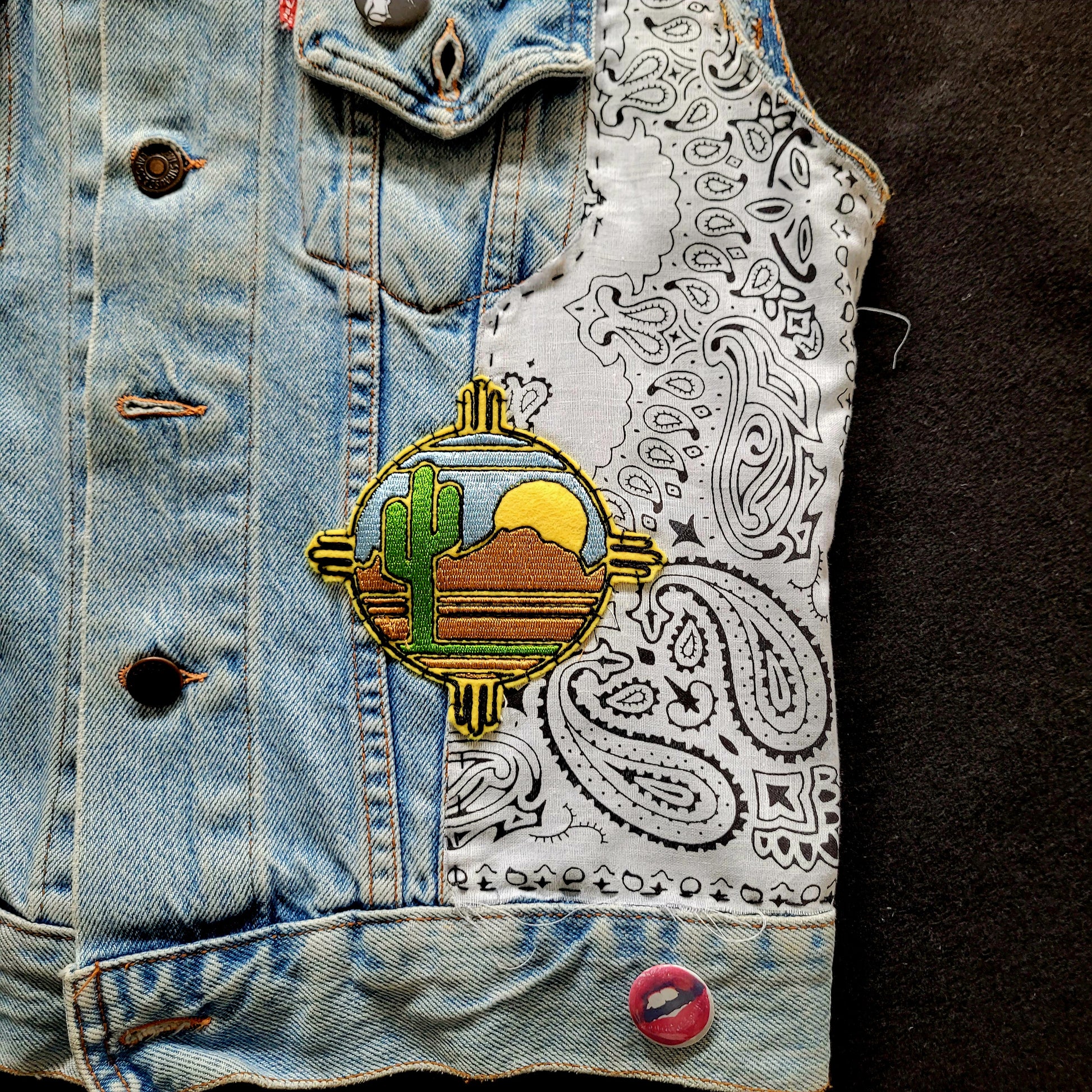 Handpainted  & Handembroidered  JACKET LEVI'S "My Chopper Babe " veste peinte et brodée à la main chopper girl - PUNK & COTON