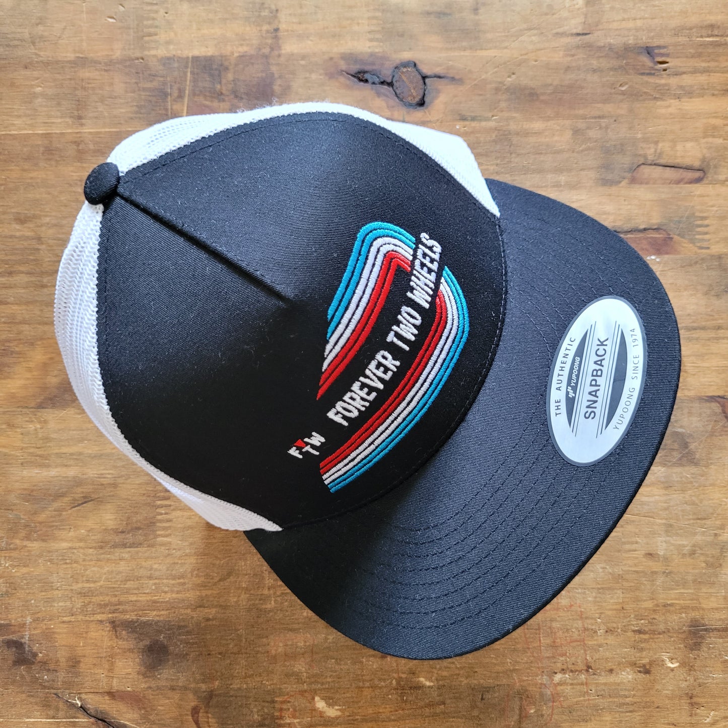 Trucker Cap  Brodé "FOREVER TWO WHEELS" Version Fond Noir / Blanc - PUNK & COTON