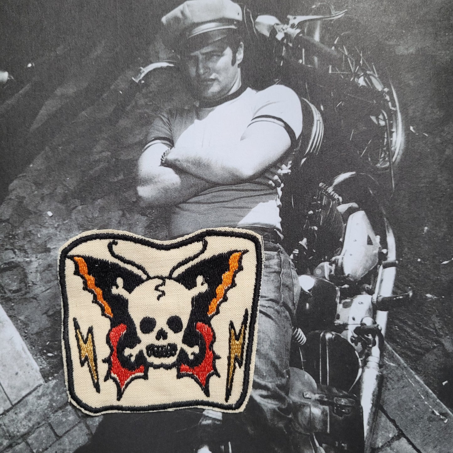 Patch brodé " Butterfly" SUR VIEUX TISSU COTON - PUNK & COTON