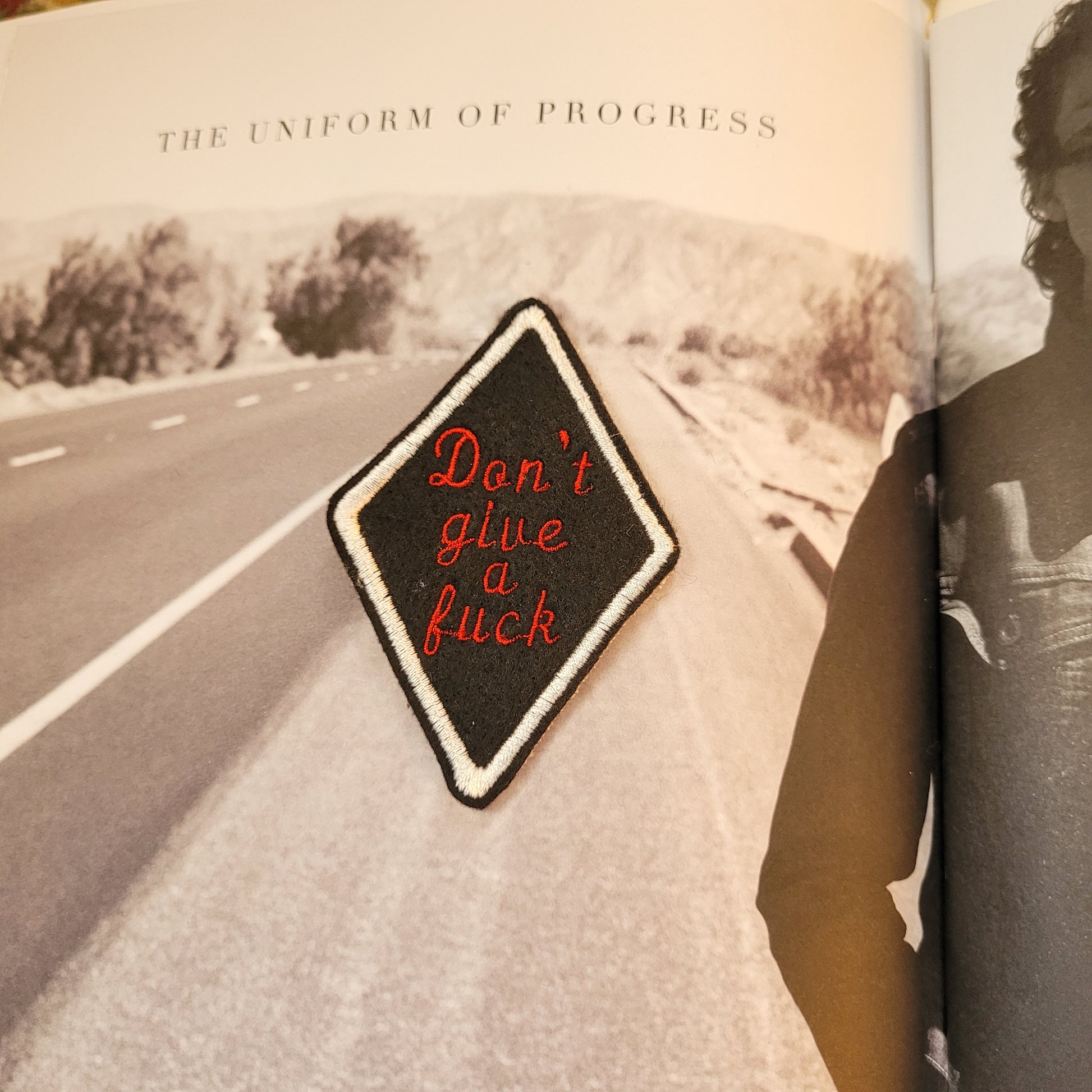 Patch Brodé Don't give a fuck( Losange) version black - PUNK & COTON