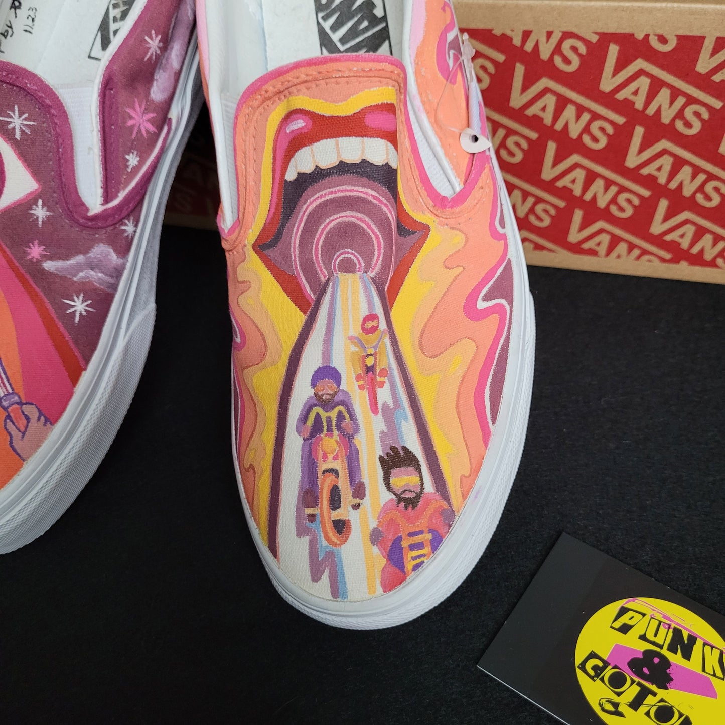 VANS "Chopper Life Psychedelic " Slip On peintes à la main by Punk & Coton