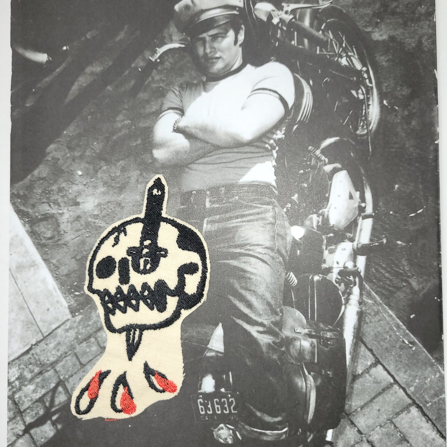 Patch Brodé "Knife in the eye"  vintage SUR VIEUX TISSU COTON - PUNK & COTON