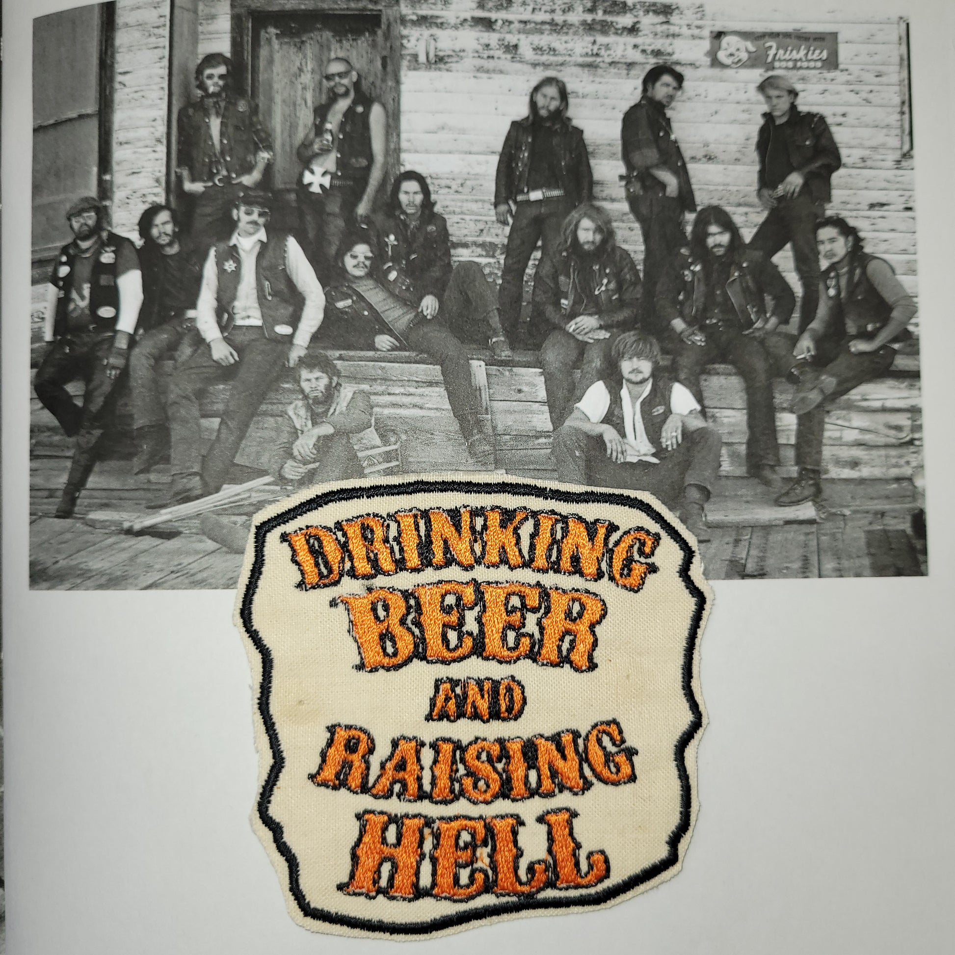 Patch Brodé "Drinking beer and raising hell" EN VIEUX TISSU COTON - PUNK & COTON