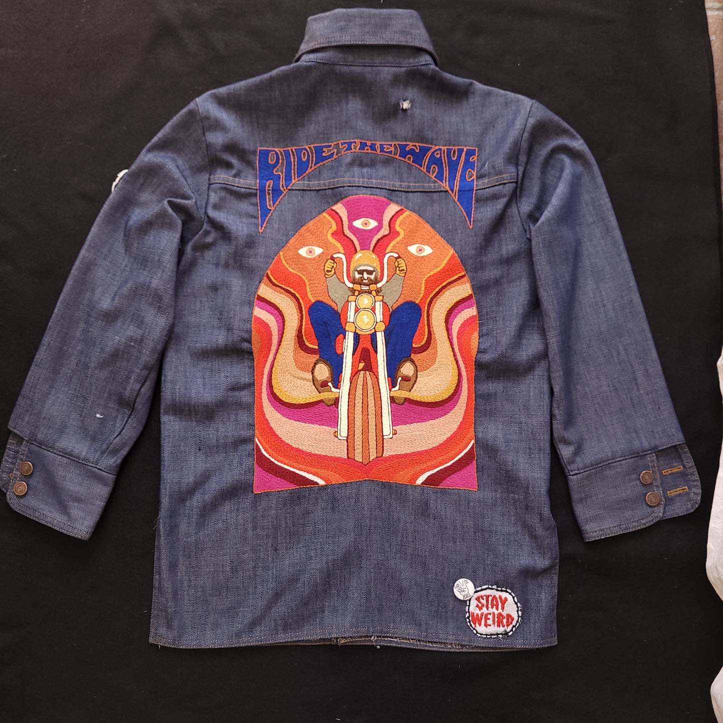 Veste sur-chemise années 70 brodée à la main  "Ride th Wave"  par Sophie Punk and Coton/ Handembroidery Jacket - PUNK & COTON