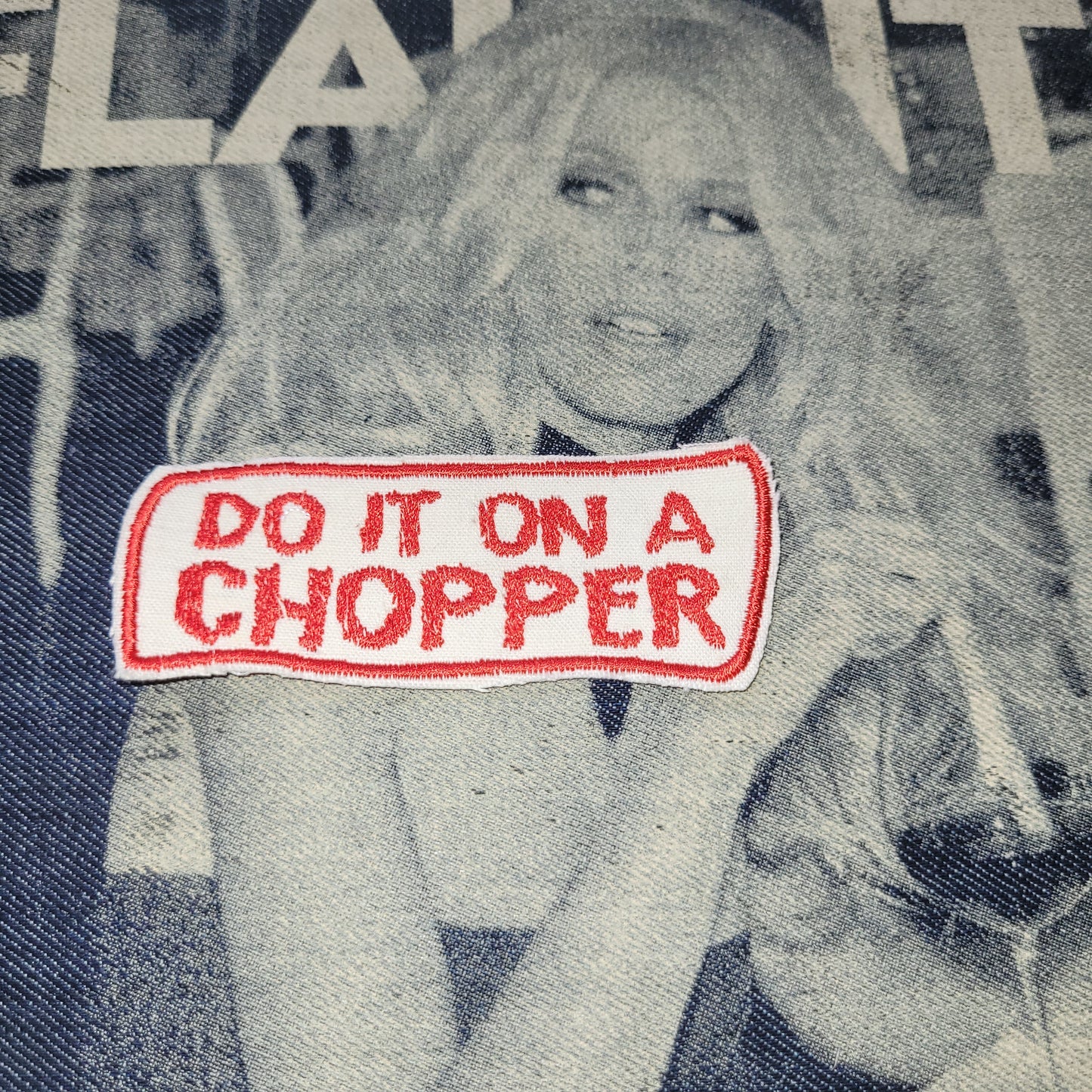 Patch Brodé  3ème Version Écru/ Rouge "Do it on a chopper" EN VIEUX TISSU COTON