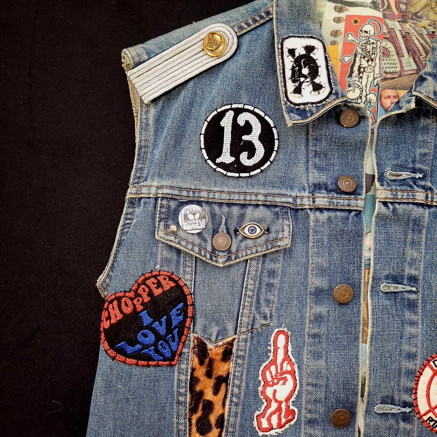 Biker gang cut handembroidered with sin printed liner/veste sans manche Levis avec broderie, patchs et doublure interne - PUNK & COTON