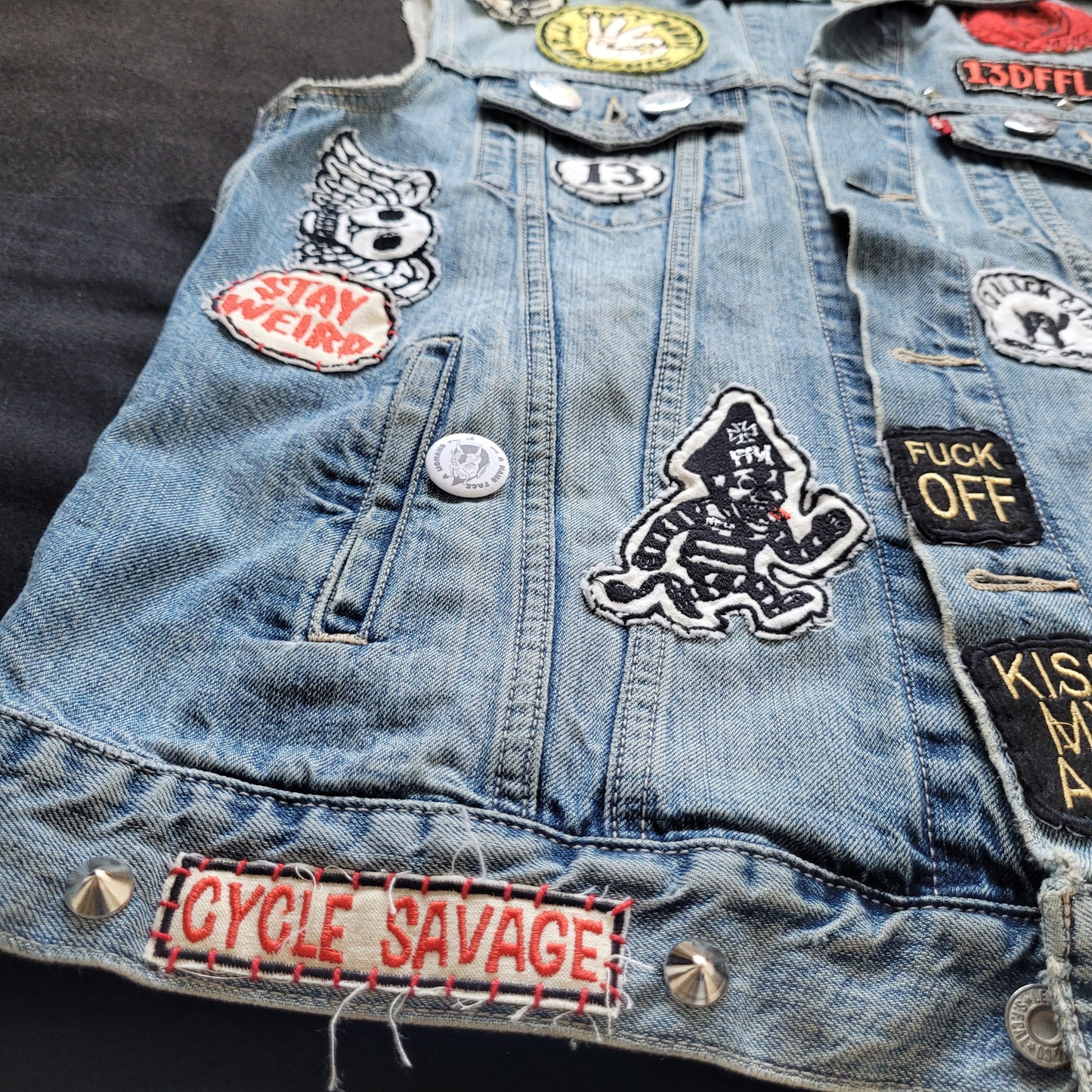 Handpainted Levi's Jacket "Rat Fink Choppers" / Veste sans manches Levi's peinte à la main - PUNK & COTON