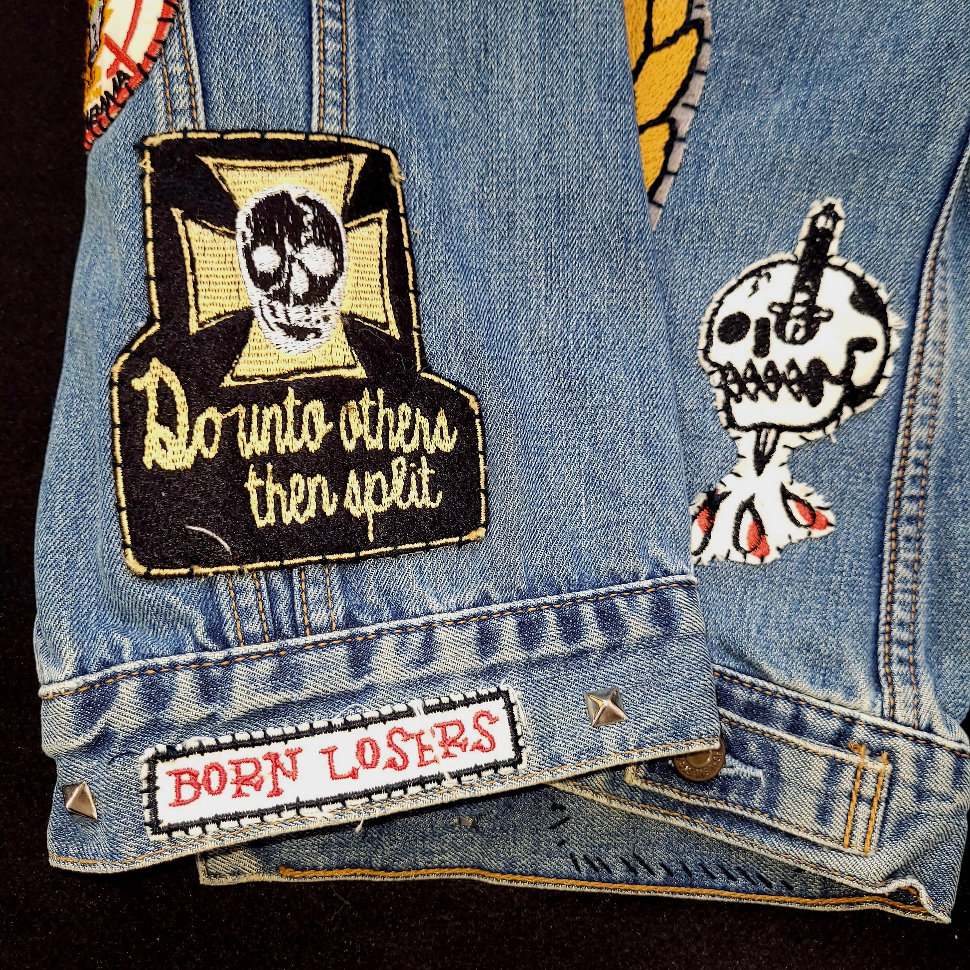 Biker gang cut handembroidered with sin printed liner/veste sans manche Levis avec broderie, patchs et doublure interne - PUNK & COTON