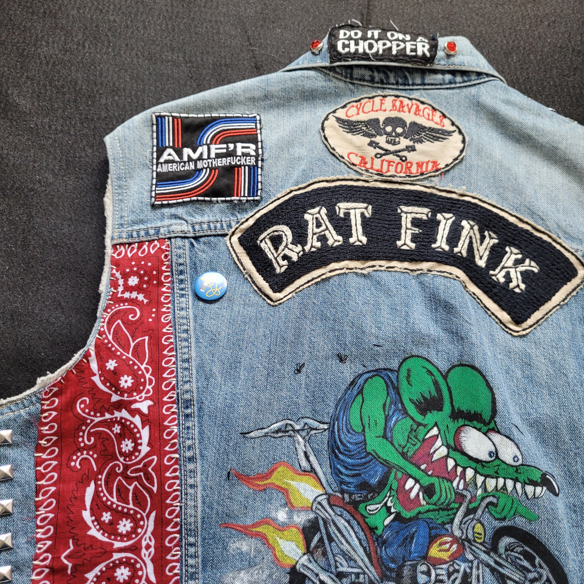 Handpainted Levi's Jacket "Rat Fink Choppers" / Veste sans manches Levi's peinte à la main - PUNK & COTON
