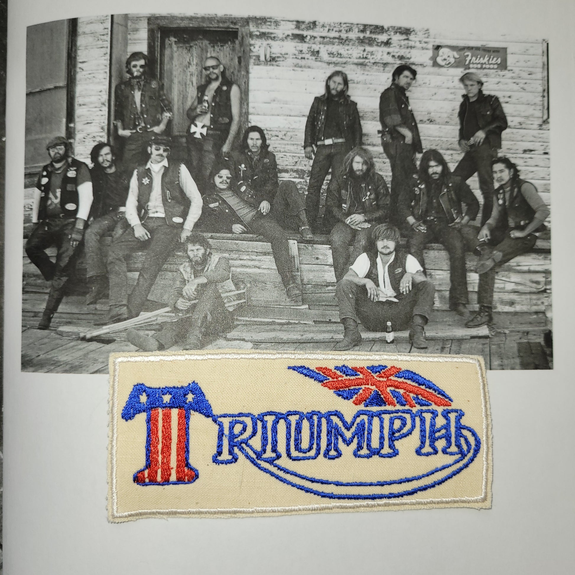 Patch Brodé "Triumph vintage" 1ère version rectangle blanc EN VIEUX TISSU COTON - PUNK & COTON