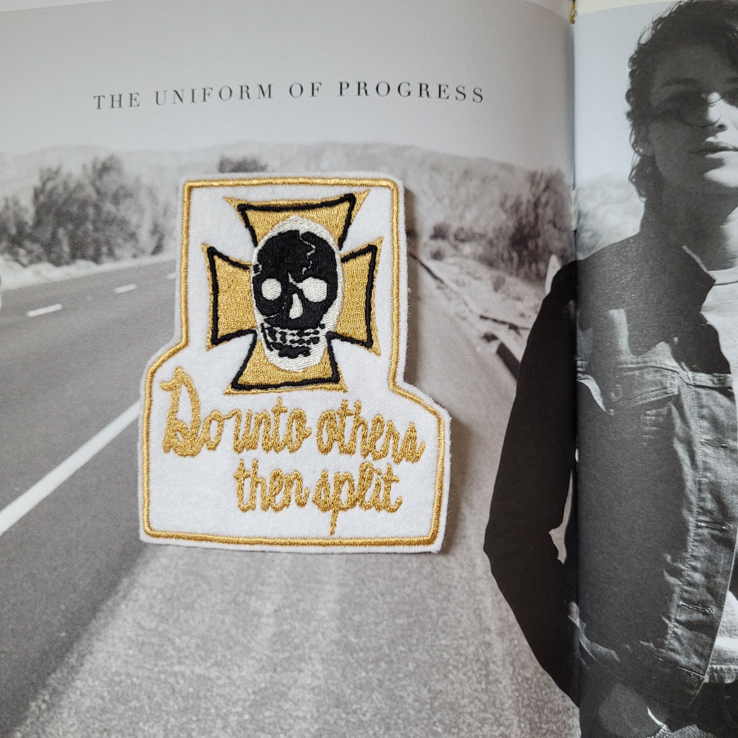 Patch Brodé Do Unto Others Then Split white - PUNK & COTON