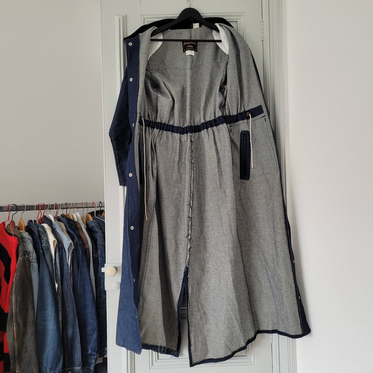 Long rider denim raincoat / impermeable en jean long moto, cavalier - L'Insoumis Clothing