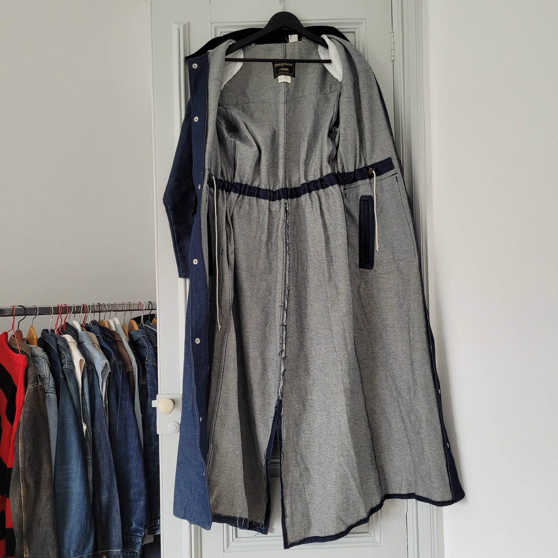 Long rider denim raincoat / impermeable en jean long moto, cavalier - L'Insoumis Clothing