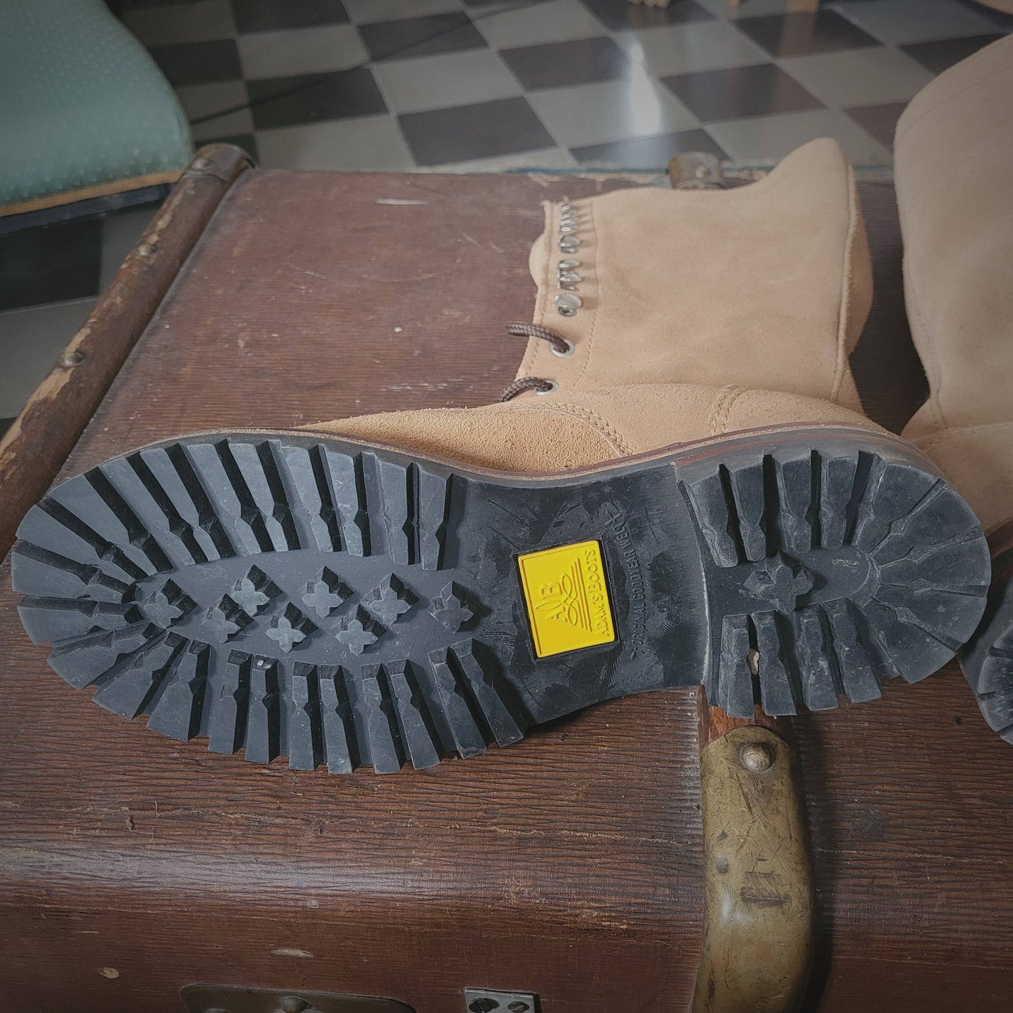 Brand new loggers reverse leather / paire de loggers neuves cuir retourné. - L'Insoumis Clothing