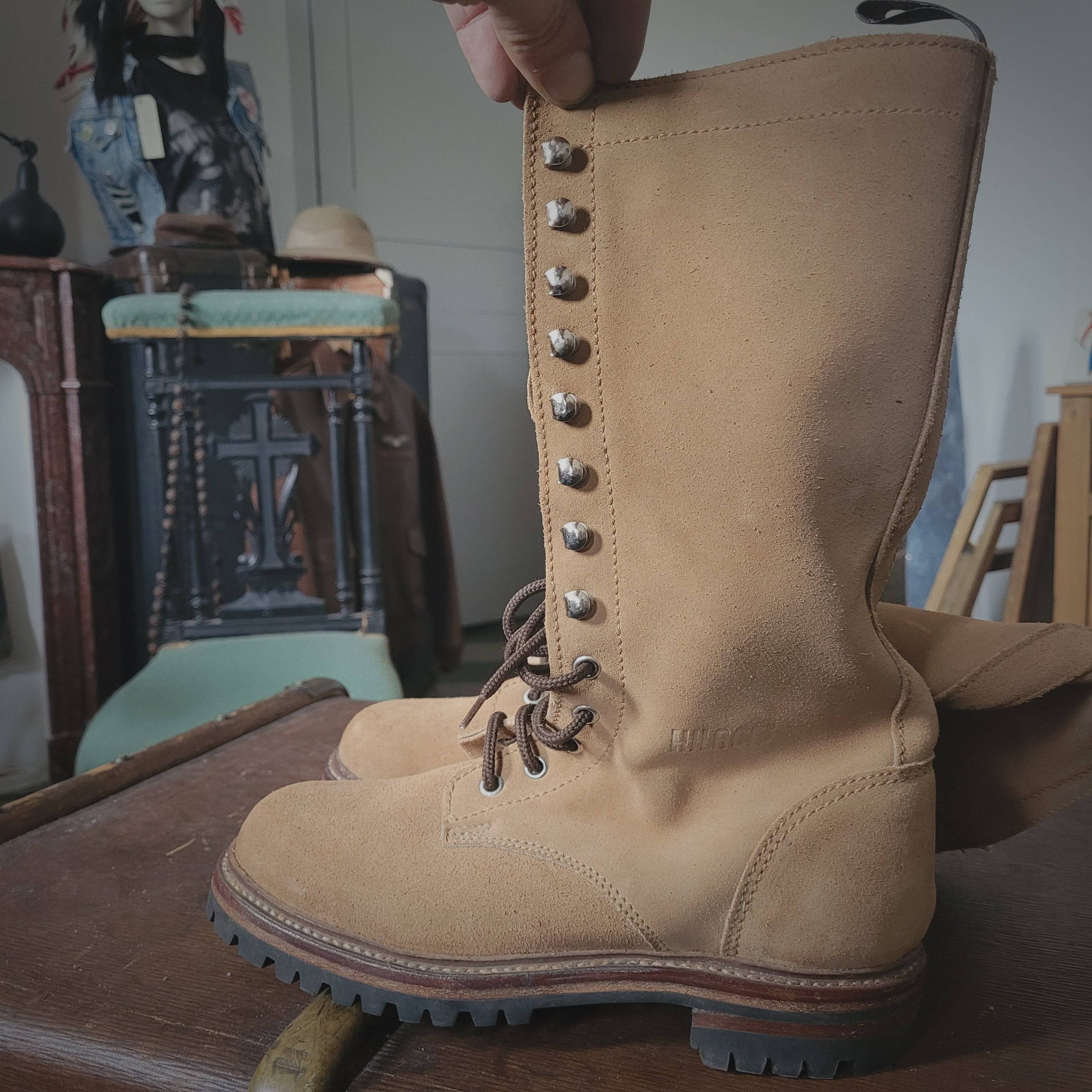 Brand new loggers reverse leather / paire de loggers neuves cuir retourné. - L'Insoumis Clothing